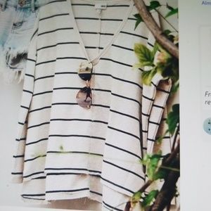 Vnevck striped sweater